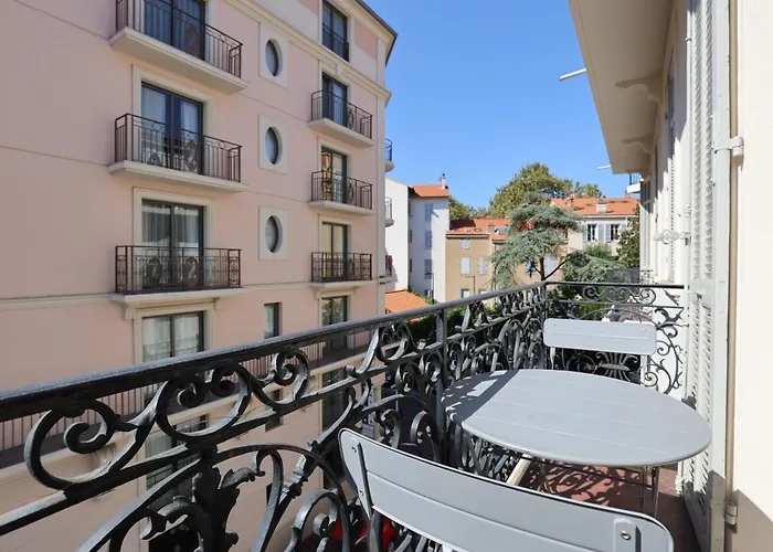 Le Hub Climatisé Avec Terrasse Apartamento